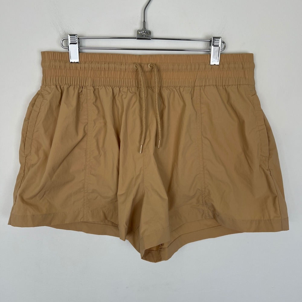 Columbia Women's Size L Boundless Trek Tan Active Shorts Elastic Waist Pockets